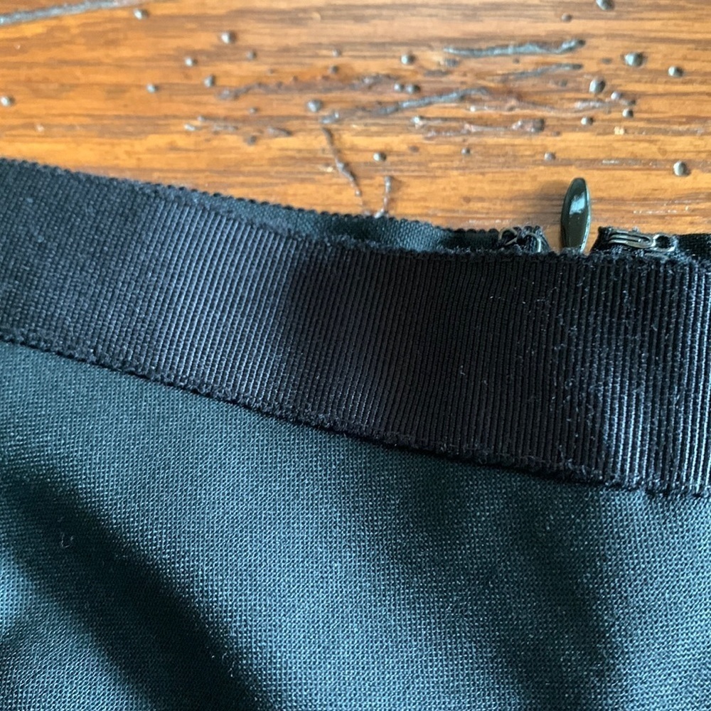 Elie Tahari Black Wool Pencil Skirt Women’s Lined Knee Front Ruffle Size 10 - Picture 4 of 9